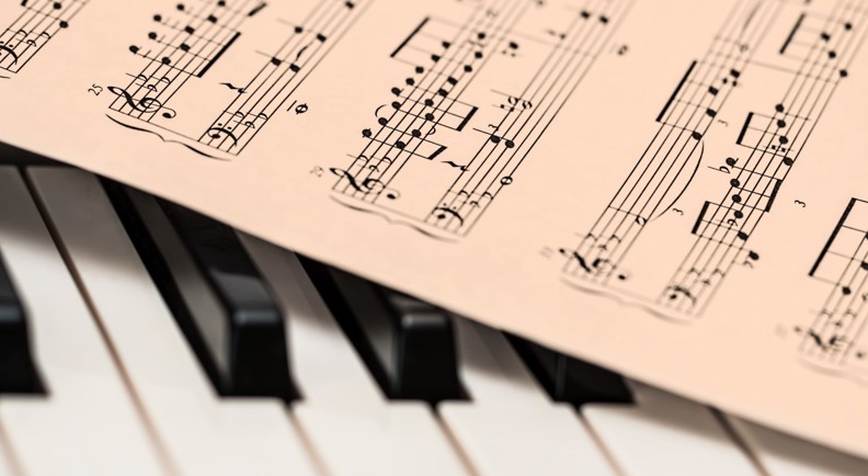 Writing a Christmas song with the help of AI Technology 